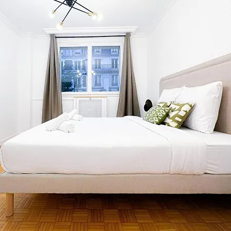 6pers-balcony-paris 12-hopital Trousseau