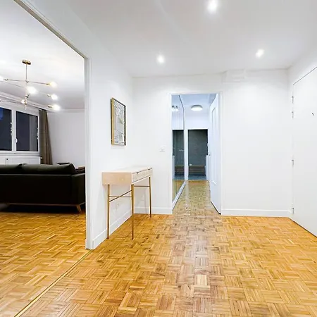 6pers-balcony-paris 12-hopital Trousseau *