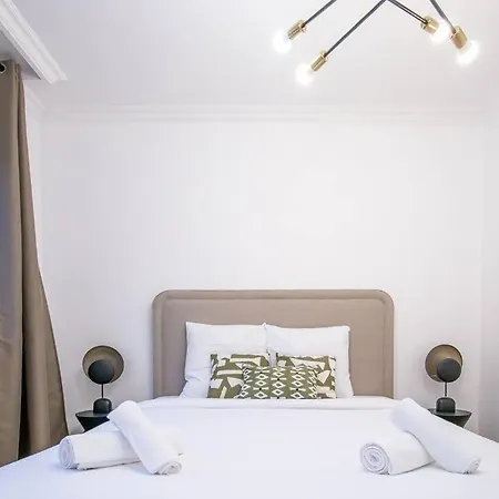 6pers-balcony-paris 12-hopital Trousseau Apartment Paris