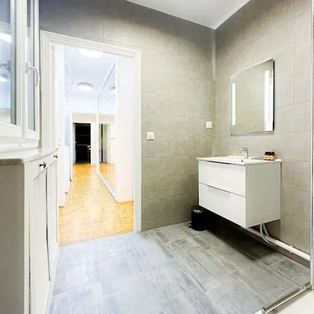 6pers-balcony-paris 12-hopital Trousseau Paris