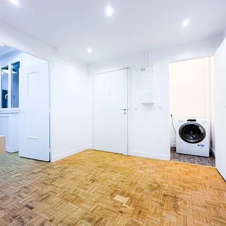 6pers-balcony-paris 12-hopital Trousseau * Paris